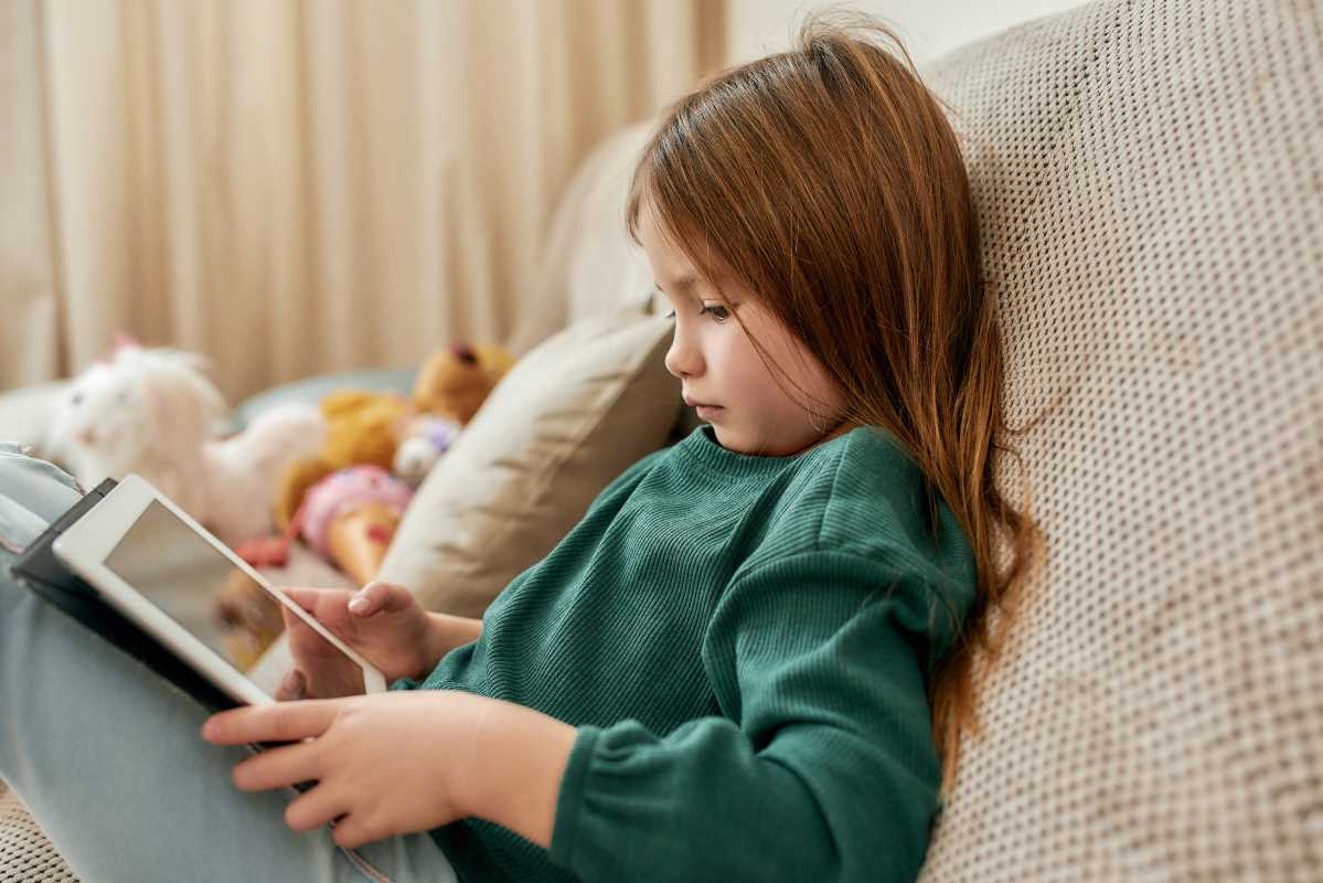 Navigating the Digital World: Smart Parenting in the Age of Technology